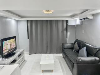 IV’s Condo w/ Netflix, Wifi & Karaoke - Cainta - 4