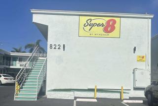 Super 8 by Wyndham Oceanside Downtown - Oceanside - 5