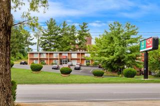 Econo Lodge Waynesboro - Skyline Drive - 9