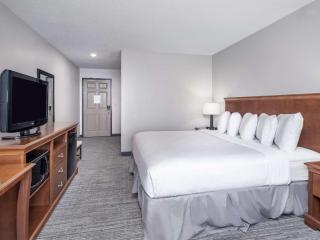 Country Inn & Suites by Radisson, Toledo, OH - Maumee - 8