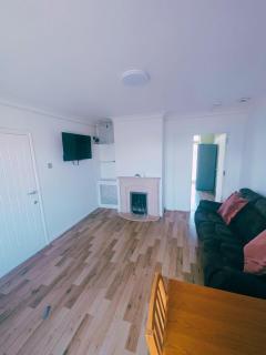 6 Bedroom House, Dartford, Close to Bluewater - Dartford - 8