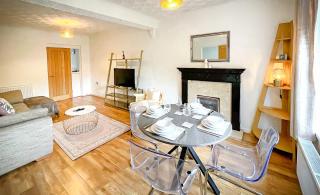 PLEASANT View Impressive Home In Stunning Rhondda Valley By Staystaycations - Pontypridd - 7