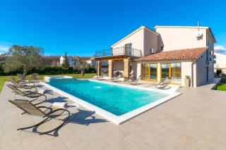 Relaxing pool villa Mattuzzi in Loborika - Loborika - 9