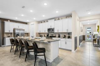 Last Minute Disney Getaway! Private Pool, Hot Tub & Games Room. Book Now! #91755 - Kissimmee - 2