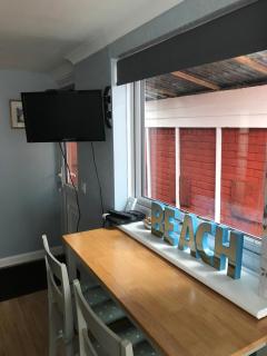 Cozy Guest Suite with Private Entrance and Shower Room in Charming Deal, Kent - 0