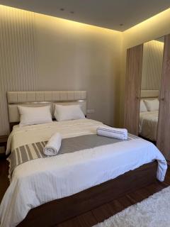 Luxurious Family Residence Facing City Stars Mall - Cairo - 4