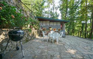 Stunning Home In Ne With Kitchen - 1