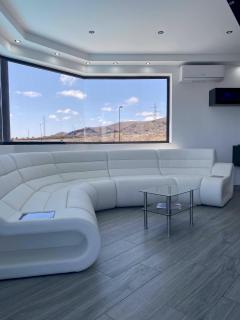 Villa Poseidon Corralejo with Private Heated Pool, Sauna and Stunning Volcano Views by Amazzzing Travel - Corralejo - 3