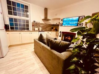Ingleside Mews - 8