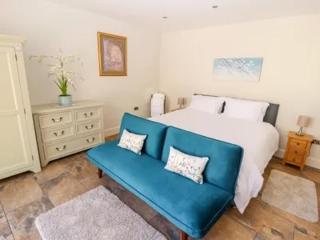 The Old Coach House - Llanferres - 7