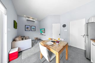 Elegant 1BR Retreat wPool & BBQ by Lucha - Palm-Eagle Beach - 7