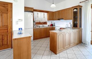 Lovely Home In Kamari Xylokastro - 5