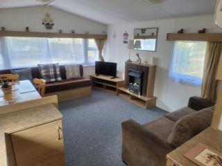 Static 6 Bed Caravan at Billing Aquadrome - 4