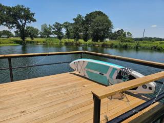 Lakefront w Fire Pit, Lake Fun, and Horse Feeding - Emory - 2