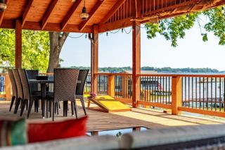Lakefront Getaway 360 Water View Party Deck - Mabank - 2