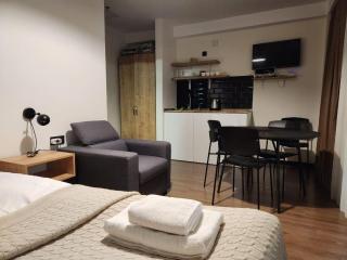 Walk to Ski Lift-1BR-Studio-Balcony-Parking - Goedaoeri - 3