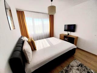 Panoramic City View Apartment - 3