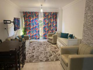 شقة في مدينة الشيخ زايد بحديقة خاصة - 0