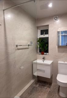 Ocean Village Marina 2 bedroom apartment with balcony! - Southampton - 5