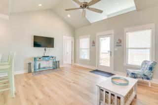 Hot Tub, Beach Access! Bay-View Gilchrist Retreat - 3