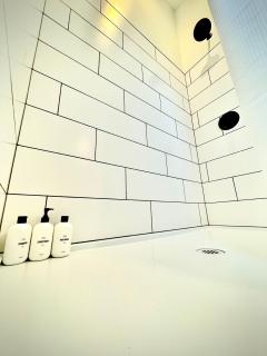 Gravity Haus Westport - 1