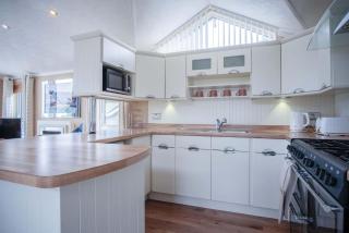 3 Manor Lodge - 2 Bedroom Lodge - Pendine - 1