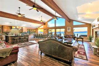 Lx10 lakeview jewel of sierra theater , hot tub - 5