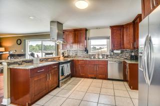 Luxe Lakefront Portsmouth Home Fish, Swim and Play! - Portsmouth - 2