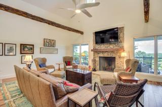 Tennessee Farmhouse Retreat with Wraparound Deck! - Winchester - 0