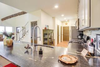 Tennessee Farmhouse Retreat with Wraparound Deck! - Winchester - 2