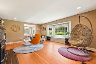 Private park in a cozy home next to I-90 huge yard - Mercer Island - 1