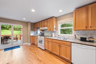 Private park in a cozy home next to I-90 huge yard - Mercer Island - 8