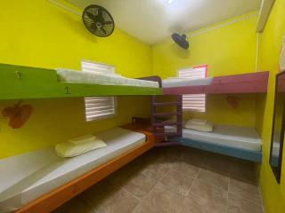 Travellers Palm Backpackers - Caye Caulker - 4