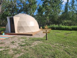 D2 Dino Dome- 2 Dbl Beds - Pet friendly - 4