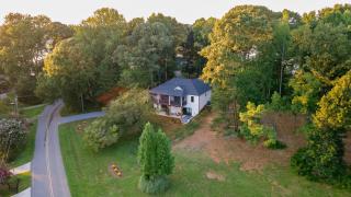 The Birdhouse - Lake View with Dock - Mooresville - 8