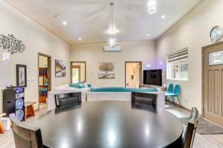 Game Room, Hot Tub and Mtn View Bonney Lake Retreat - Bonney Lake - 6