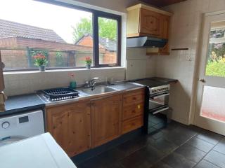 Ailesbury - Families only - Free parking - Belfast - 8