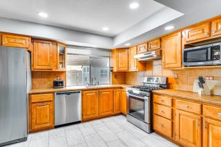 Roomy Tucson Home with Hot Tub and Pickleball Court! - Tucson - 2