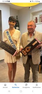 Les Loges Du Théatre 160m2 PRIVÉ 14 personnes MAX tout équipé a 200m de l'AVENUE DE CHAMPAGNE et toutes commodités DEGUSTATION CHAMPAGNE OFFERTE jacuzzi sauna jeux velos EMPLACEMENT EXCEPTIONNEL et CHIC - 7