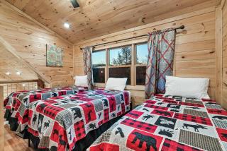 4br Cabin In Sevierville Mountain Views, Hot Tub - 1