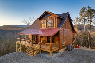 4BR Cabin in Sevierville Mountain Views, Hot Tub - 5
