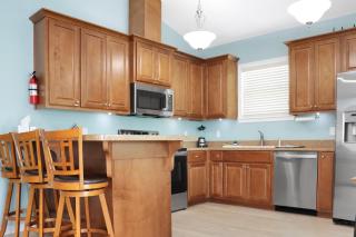 Salty Dolphin by Pristine Properties Vacation Rentals - Oak Grove - 3