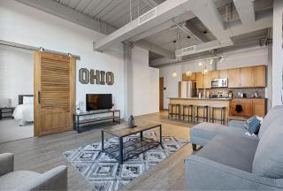 2125 Superior Living - 7