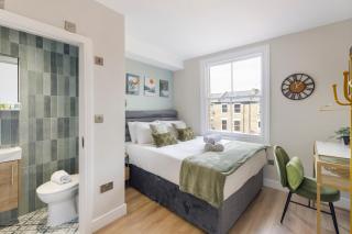 Urban Green Oasis Modern Minimalist Studio - London - 9