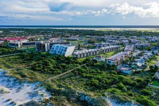 Spacious Condo with Private Balcony and Close Beach Access - 8