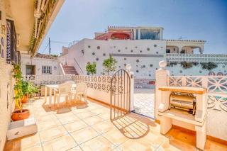 Charming Townhouse in El Faro, Spain, Stunning Sea View & Community Pool - Fuengirola - 2