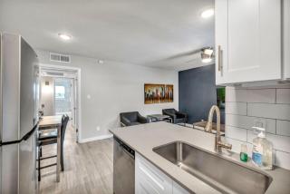 King Suite w Fast WIFI - Free parking, Sleeps 6 - Austin - 7
