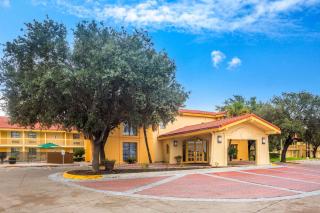 Super 8 by Wyndham Eagle Pass - Eagle Pass - 0