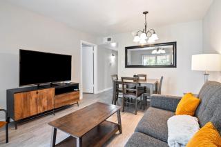Vibrant Fully Equipped 1BR Close to City Center - Houston - 6