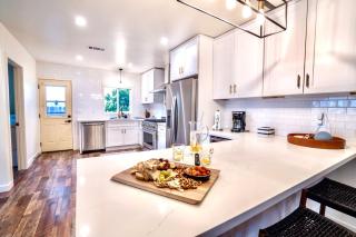 LP10 Downtown luxury villa with AC gameroom - 3